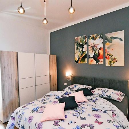 Apartment Carissima-Direct On Sea, Lovran-Opatija Dış mekan fotoğraf
